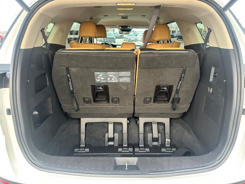 Kia Carnival Vehicle Full-screen Gallery Image 5