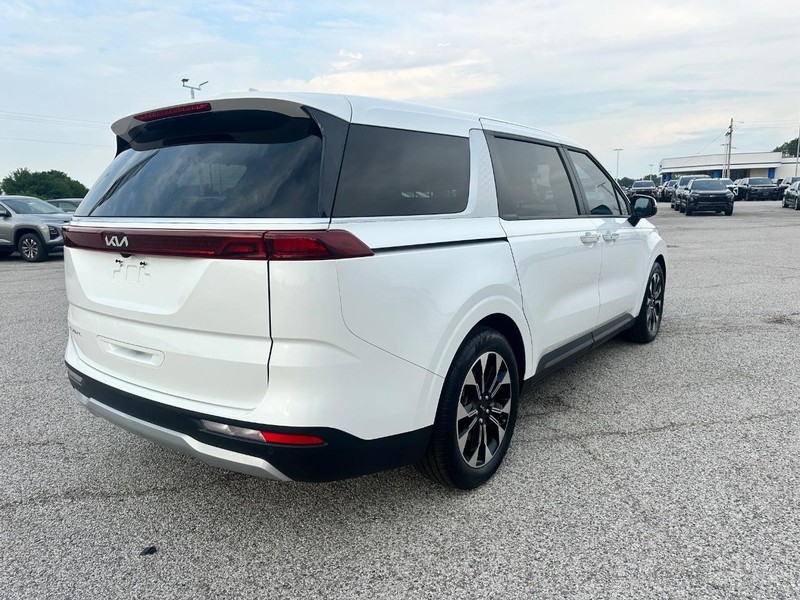 Kia Carnival Vehicle Full-screen Gallery Image 7