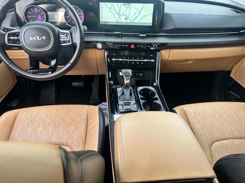 Kia Carnival Vehicle Full-screen Gallery Image 12