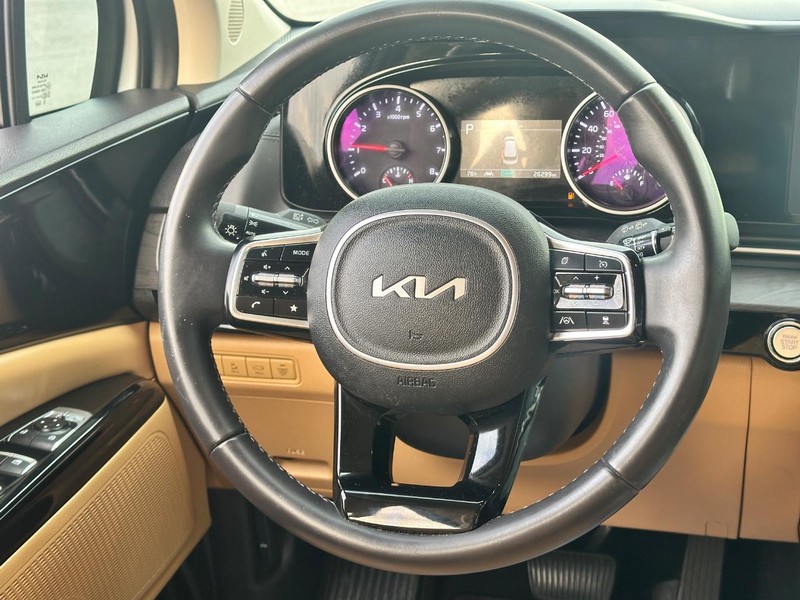 Kia Carnival Vehicle Full-screen Gallery Image 13