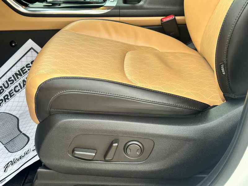 Kia Carnival Vehicle Full-screen Gallery Image 18