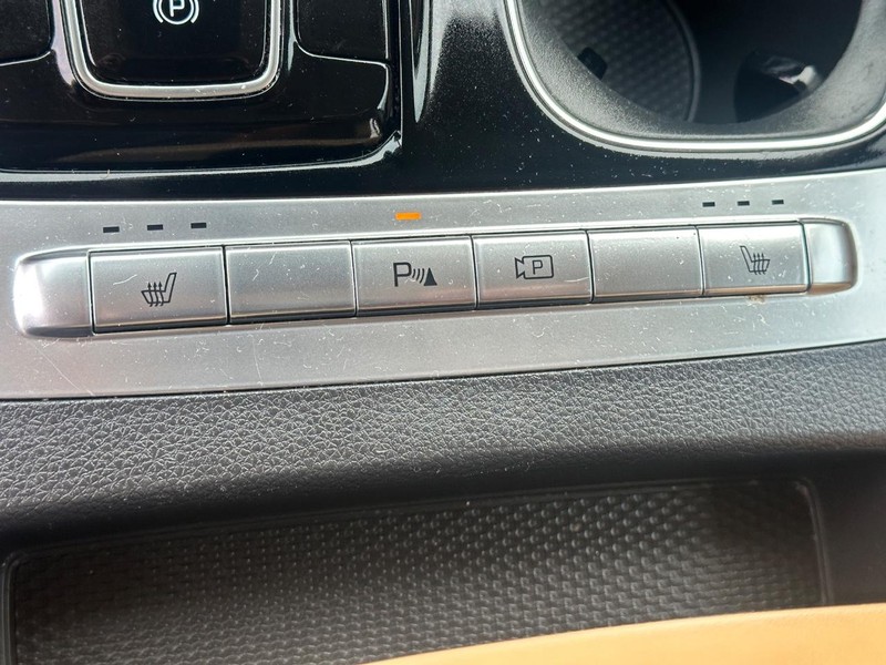 Kia Carnival Vehicle Full-screen Gallery Image 22