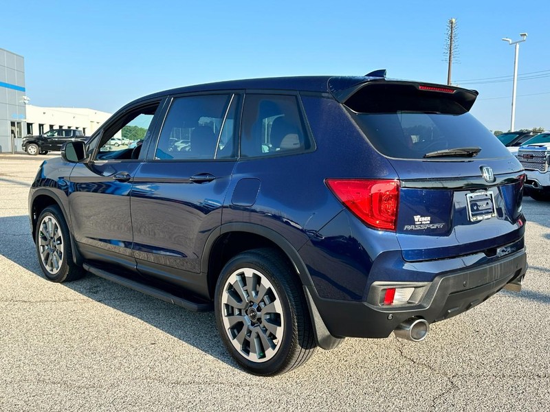Honda Passport Vehicle Full-screen Gallery Image 3