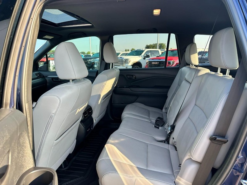 Honda Passport Vehicle Full-screen Gallery Image 10