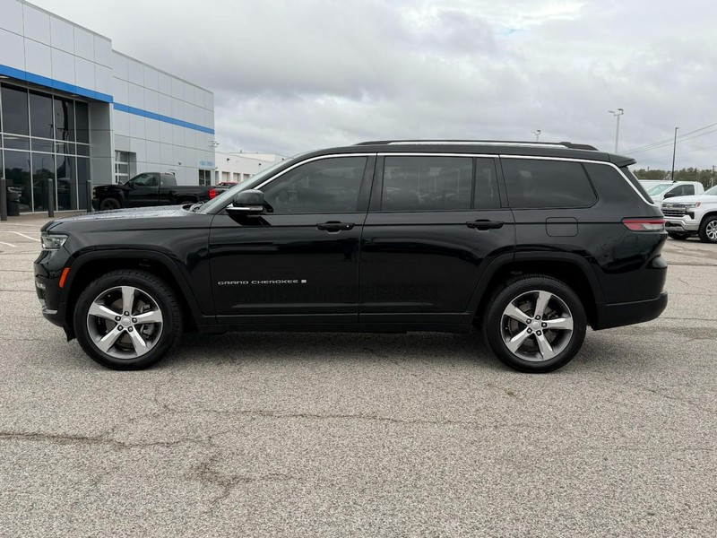 Jeep Grand Cherokee L Vehicle Full-screen Gallery Image 2