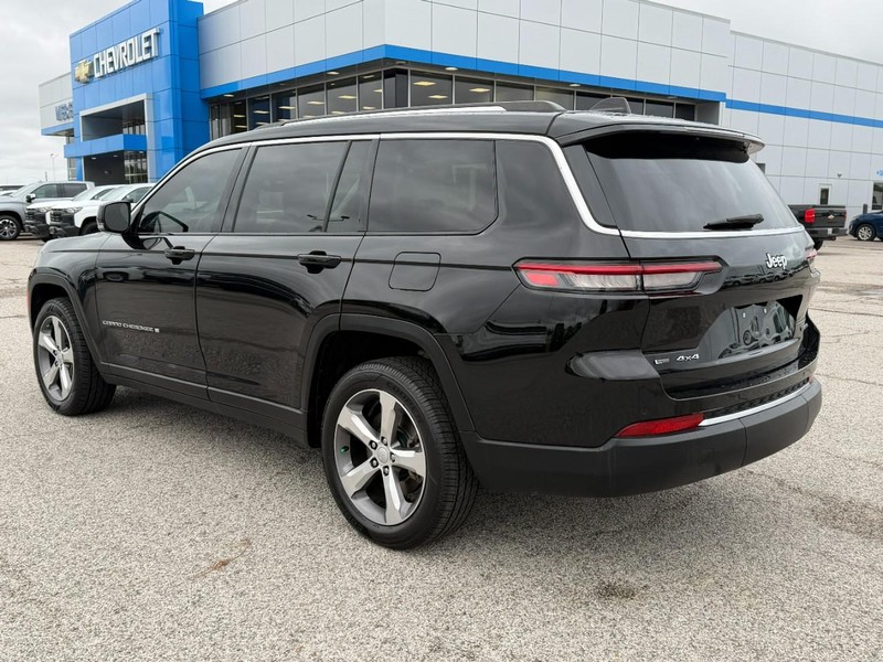 Jeep Grand Cherokee L Vehicle Full-screen Gallery Image 3