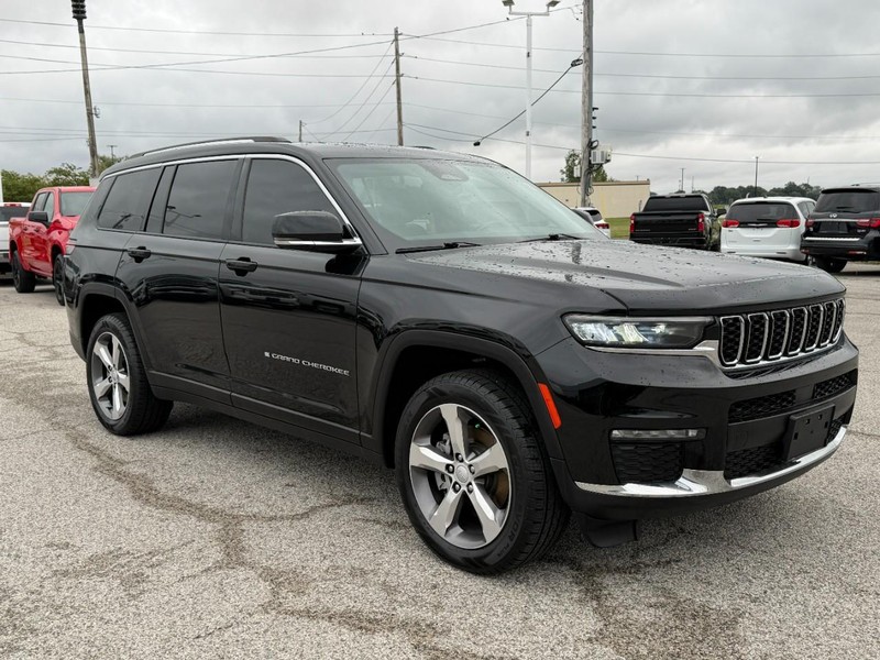 Jeep Grand Cherokee L Vehicle Full-screen Gallery Image 8
