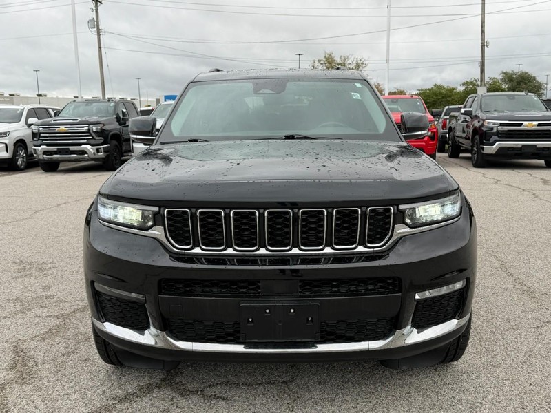 Jeep Grand Cherokee L Vehicle Full-screen Gallery Image 9