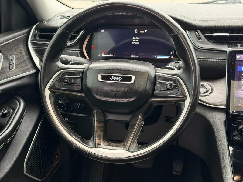 Jeep Grand Cherokee L Vehicle Full-screen Gallery Image 15