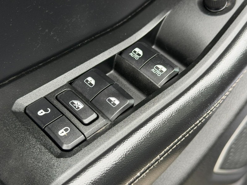 Jeep Grand Cherokee L Vehicle Full-screen Gallery Image 19