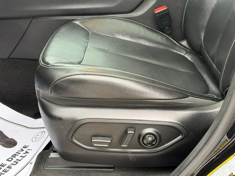 Jeep Grand Cherokee L Vehicle Full-screen Gallery Image 21