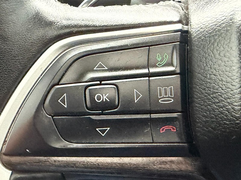 Jeep Grand Cherokee L Vehicle Full-screen Gallery Image 22
