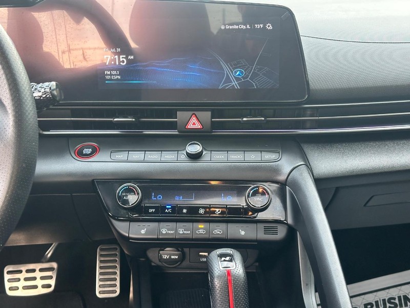 Hyundai Elantra Vehicle Full-screen Gallery Image 14