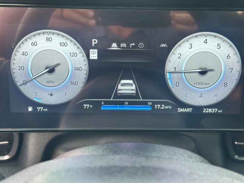 Hyundai Elantra Vehicle Full-screen Gallery Image 21