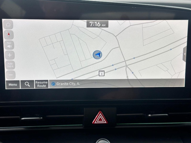 Hyundai Elantra Vehicle Full-screen Gallery Image 22