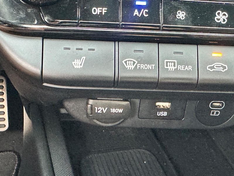 Hyundai Elantra Vehicle Full-screen Gallery Image 23