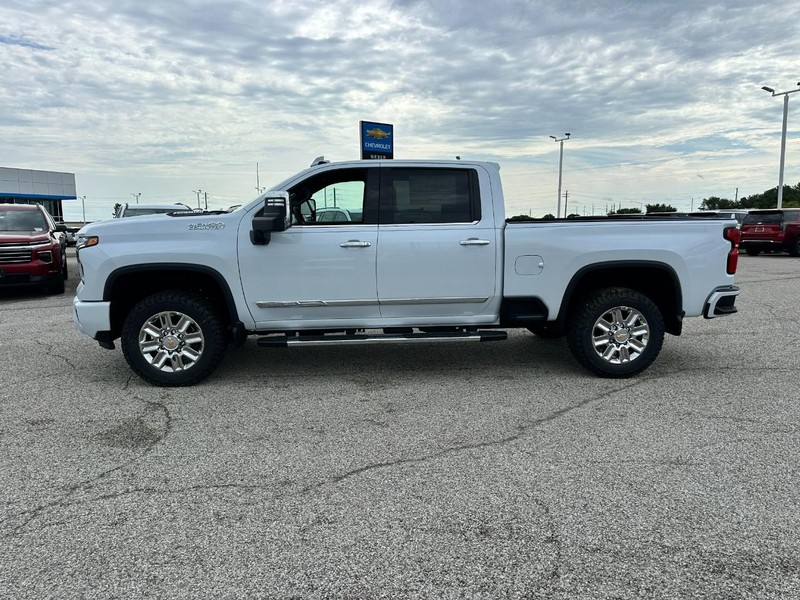 Chevrolet Silverado 2500HD Vehicle Full-screen Gallery Image 2