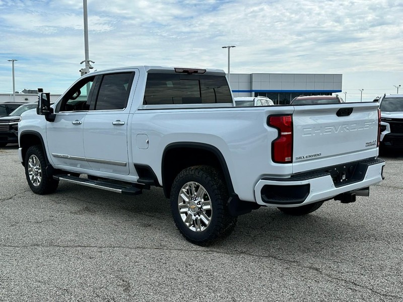 Chevrolet Silverado 2500HD Vehicle Full-screen Gallery Image 3