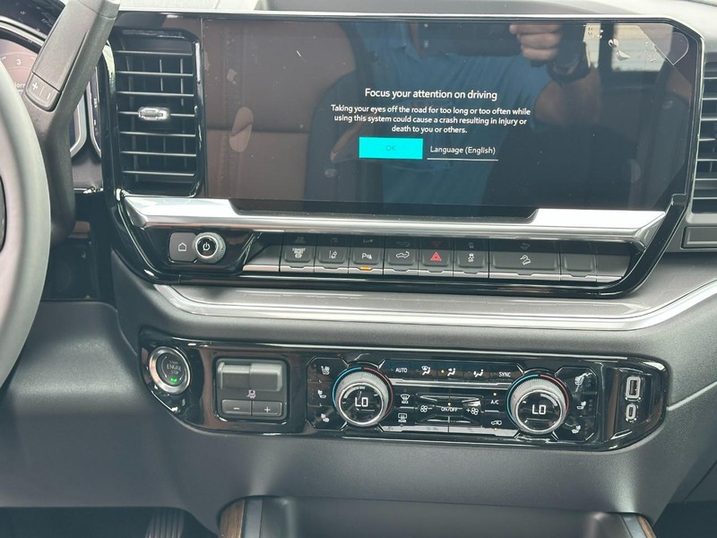 Chevrolet Silverado 2500HD Vehicle Full-screen Gallery Image 9
