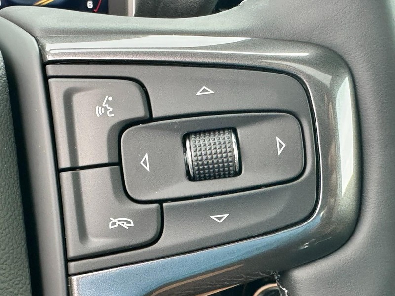 Chevrolet Silverado 2500HD Vehicle Full-screen Gallery Image 15