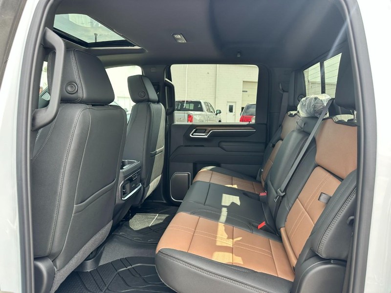 Chevrolet Silverado 3500HD Vehicle Full-screen Gallery Image 4