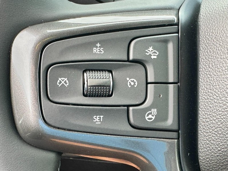 Chevrolet Silverado 3500HD Vehicle Full-screen Gallery Image 14