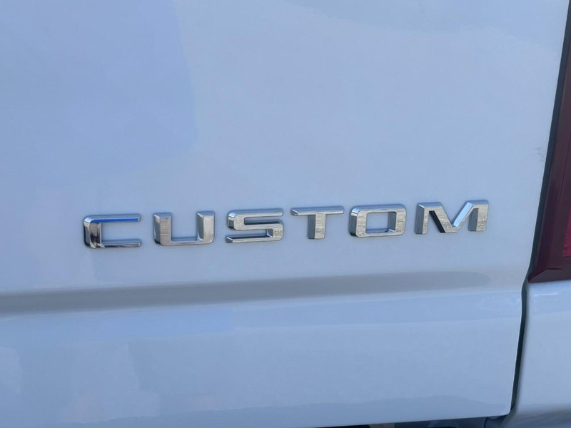 Chevrolet Silverado 2500HD Vehicle Full-screen Gallery Image 4