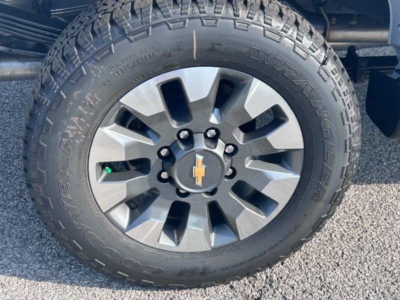 Chevrolet Silverado 2500HD Vehicle Full-screen Gallery Image 5