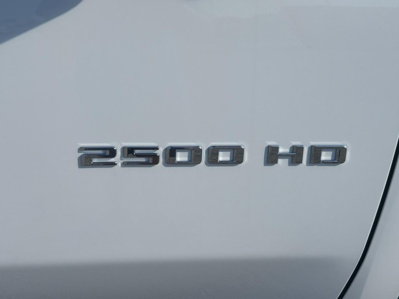 Chevrolet Silverado 2500HD Vehicle Full-screen Gallery Image 6