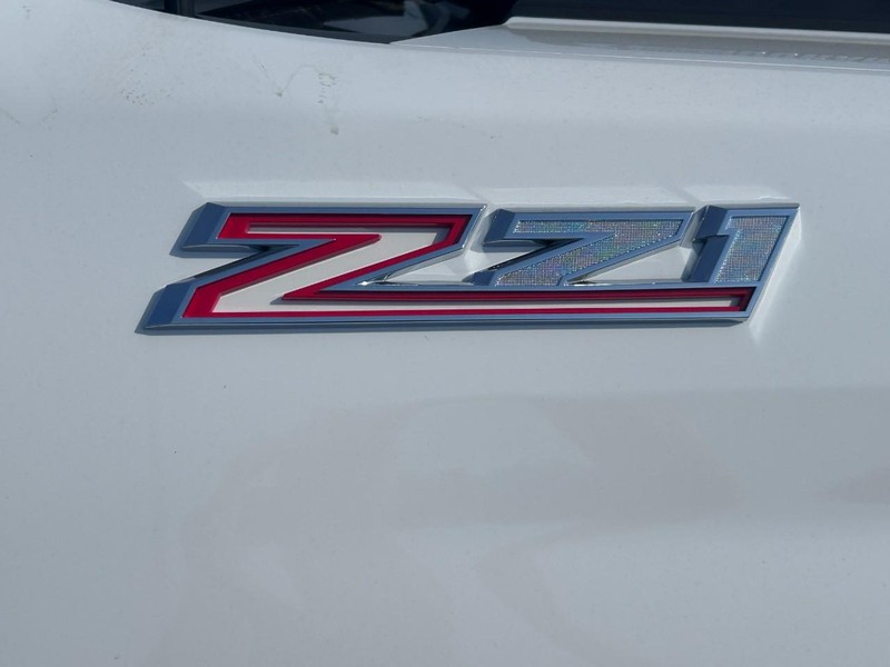 Chevrolet Silverado 2500HD Vehicle Full-screen Gallery Image 7