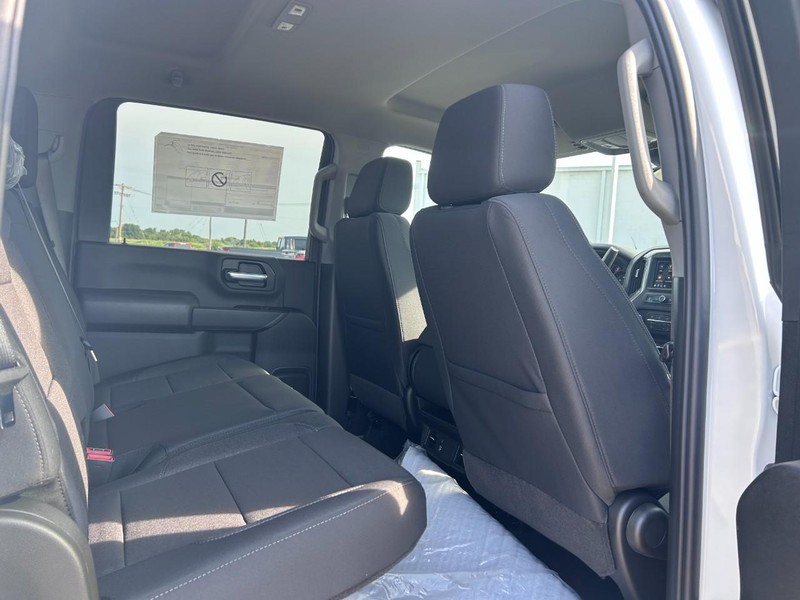 Chevrolet Silverado 2500HD Vehicle Full-screen Gallery Image 9
