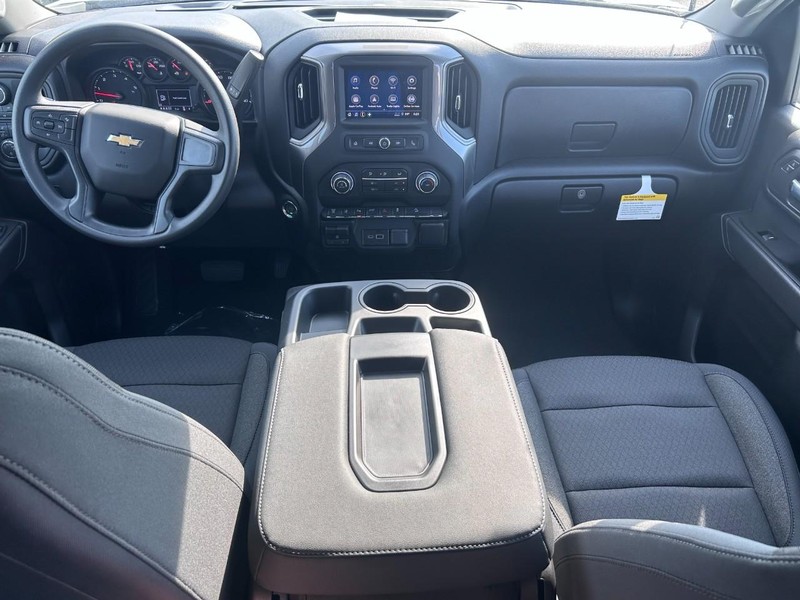 Chevrolet Silverado 2500HD Vehicle Full-screen Gallery Image 11