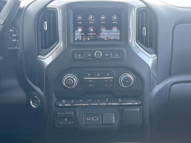 Chevrolet Silverado 2500HD Vehicle Full-screen Gallery Image 13
