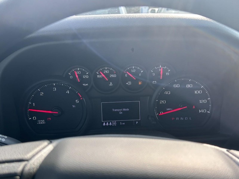 Chevrolet Silverado 2500HD Vehicle Full-screen Gallery Image 18