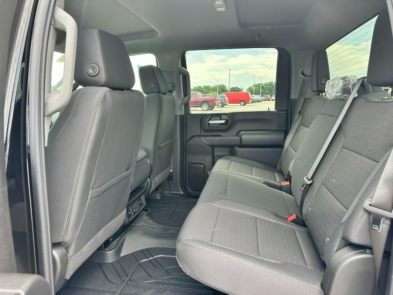 Chevrolet Silverado 2500HD Vehicle Full-screen Gallery Image 4