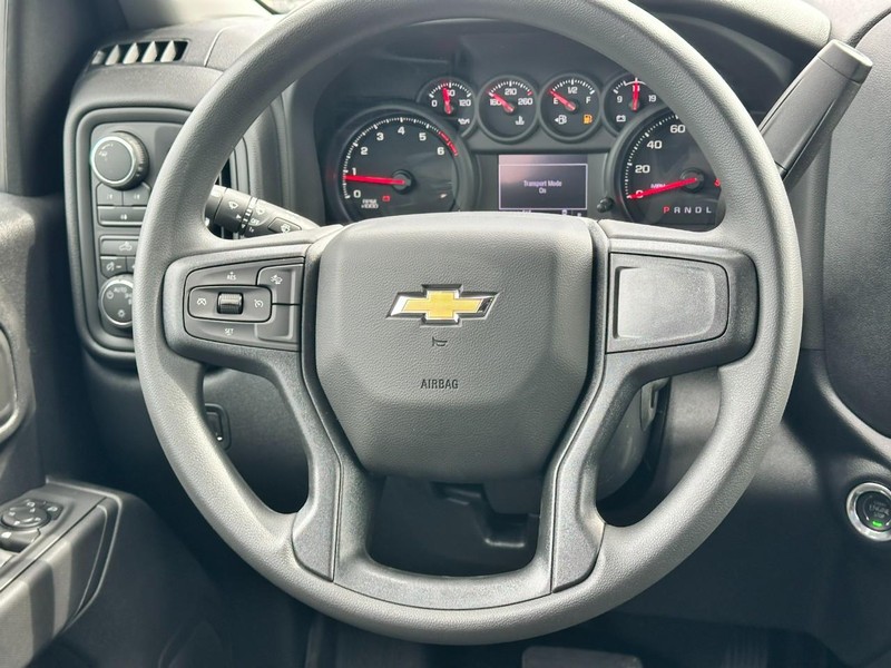 Chevrolet Silverado 2500HD Vehicle Full-screen Gallery Image 6