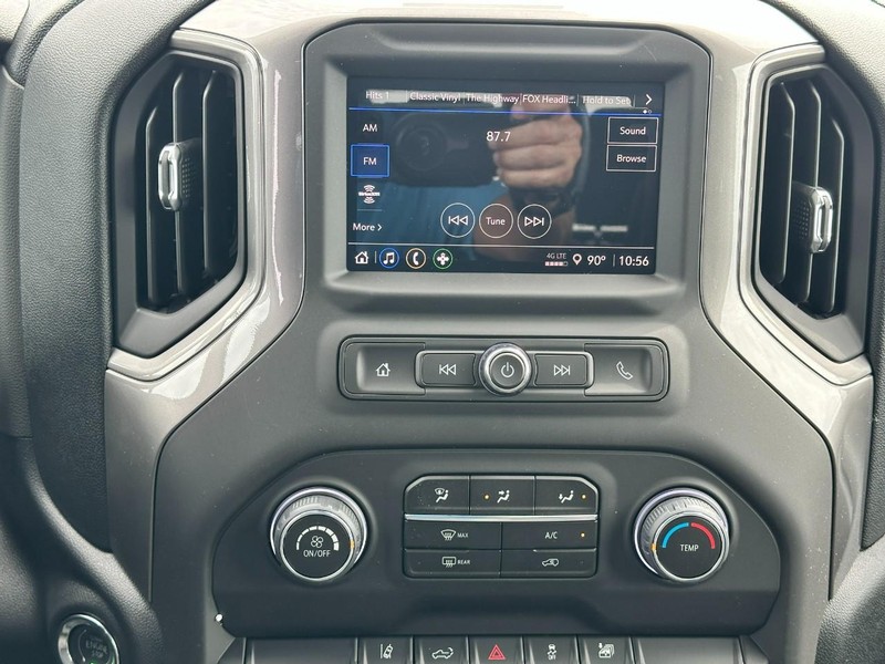 Chevrolet Silverado 2500HD Vehicle Full-screen Gallery Image 7