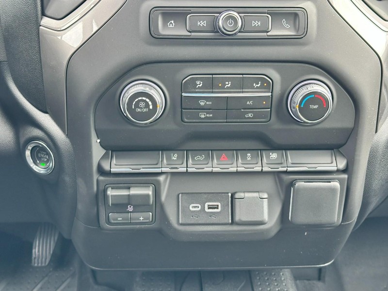 Chevrolet Silverado 2500HD Vehicle Full-screen Gallery Image 8