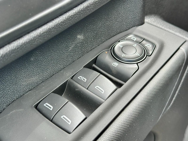 Chevrolet Silverado 2500HD Vehicle Full-screen Gallery Image 9
