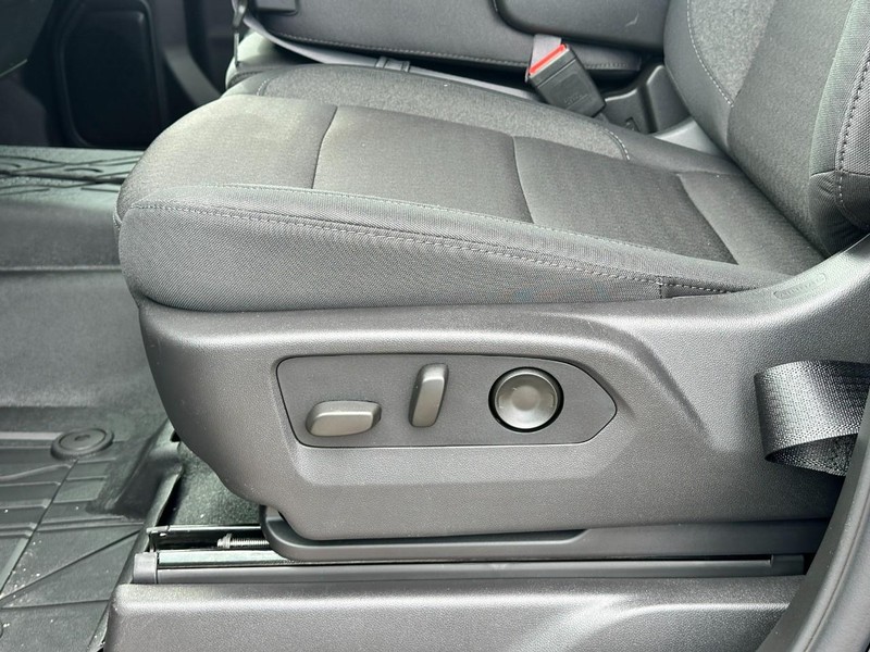 Chevrolet Silverado 2500HD Vehicle Full-screen Gallery Image 10