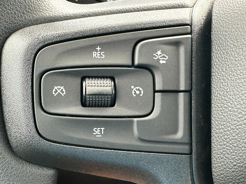 Chevrolet Silverado 2500HD Vehicle Full-screen Gallery Image 11