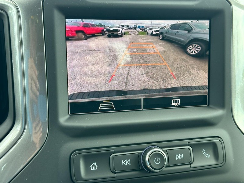 Chevrolet Silverado 2500HD Vehicle Full-screen Gallery Image 12