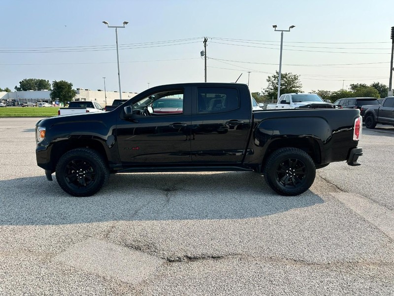 GMC Canyon Vehicle Full-screen Gallery Image 2