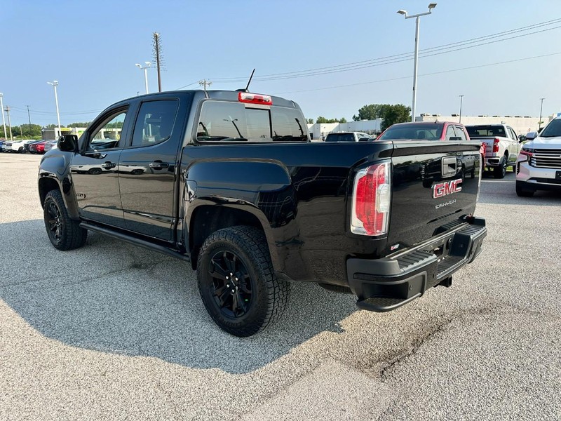 GMC Canyon Vehicle Full-screen Gallery Image 3