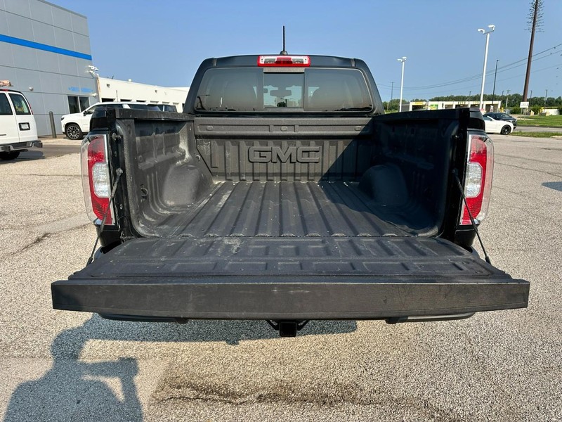 GMC Canyon Vehicle Full-screen Gallery Image 4