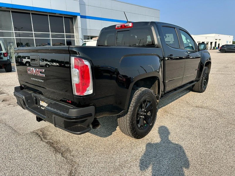 GMC Canyon Vehicle Full-screen Gallery Image 5