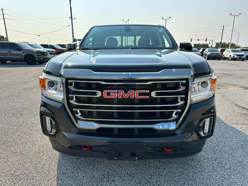 GMC Canyon Vehicle Full-screen Gallery Image 8
