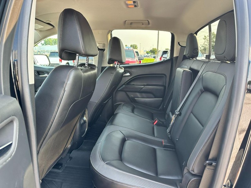 GMC Canyon Vehicle Full-screen Gallery Image 9
