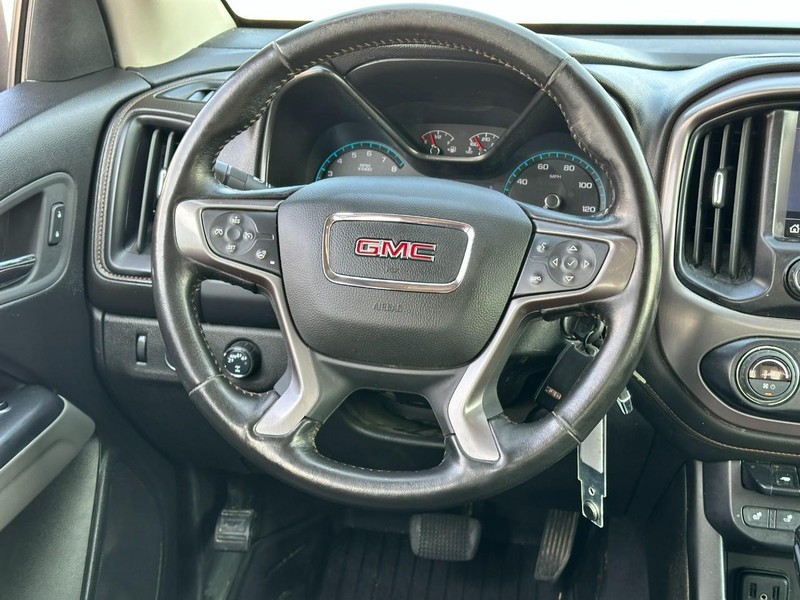 GMC Canyon Vehicle Full-screen Gallery Image 11