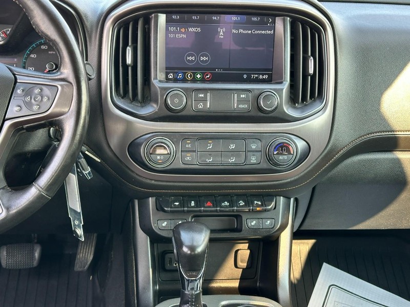 GMC Canyon Vehicle Full-screen Gallery Image 12